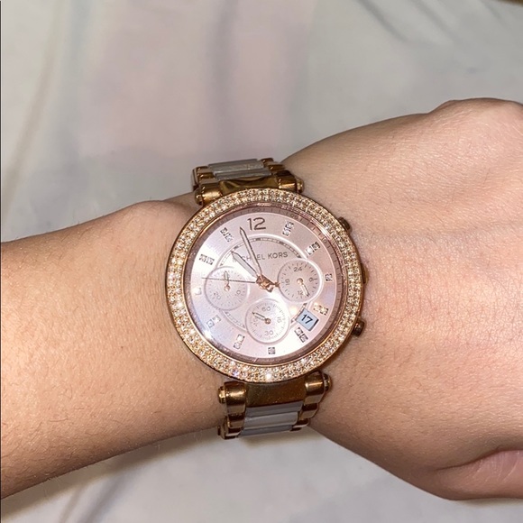 Accessories - Rose gold michael kors watch